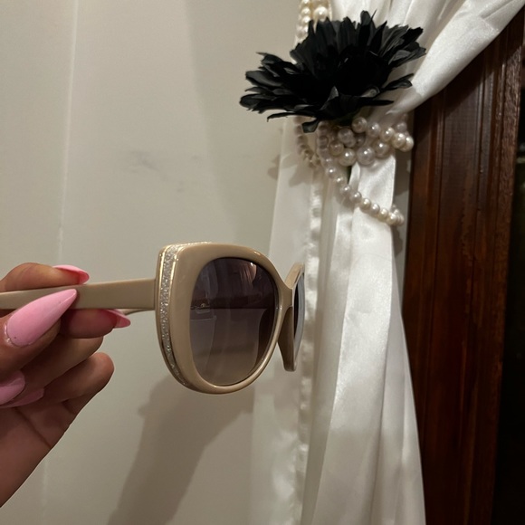 Cream sunglasses! - Picture 1 of 3